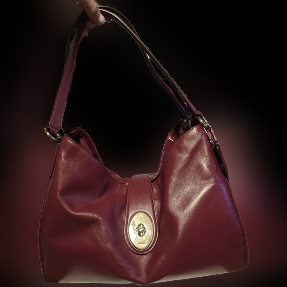 CARLYLE SHOULDER BAG IN SMOOTH LEATHER